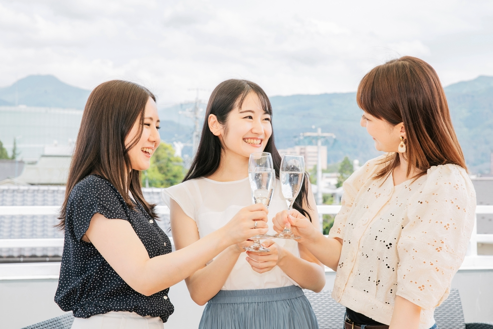 福岡(博多・天神・中州・久留米など)のギャラ飲み相場・利用者は?登録方法とおすすめのエリアも紹介